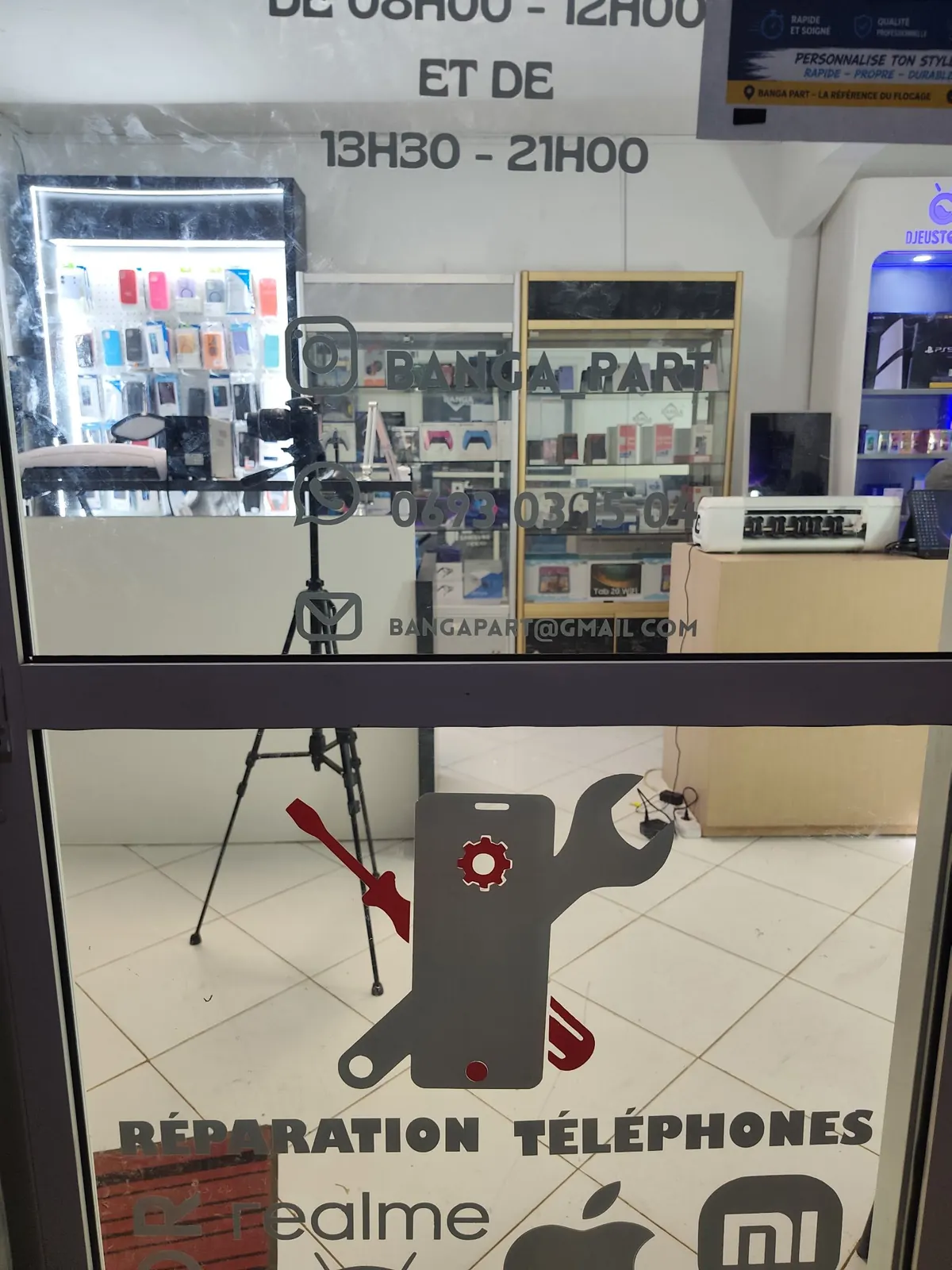 Photo 2/2 — Photo de l'annonce : Vente accessoires et réparation téléphones — Mamoudzou (Multimédia)