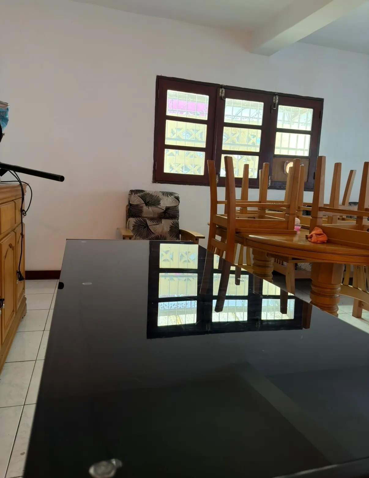 Photo 3/3 — Photo de l'annonce : Bureau en verre — Pamandzi (Maison)