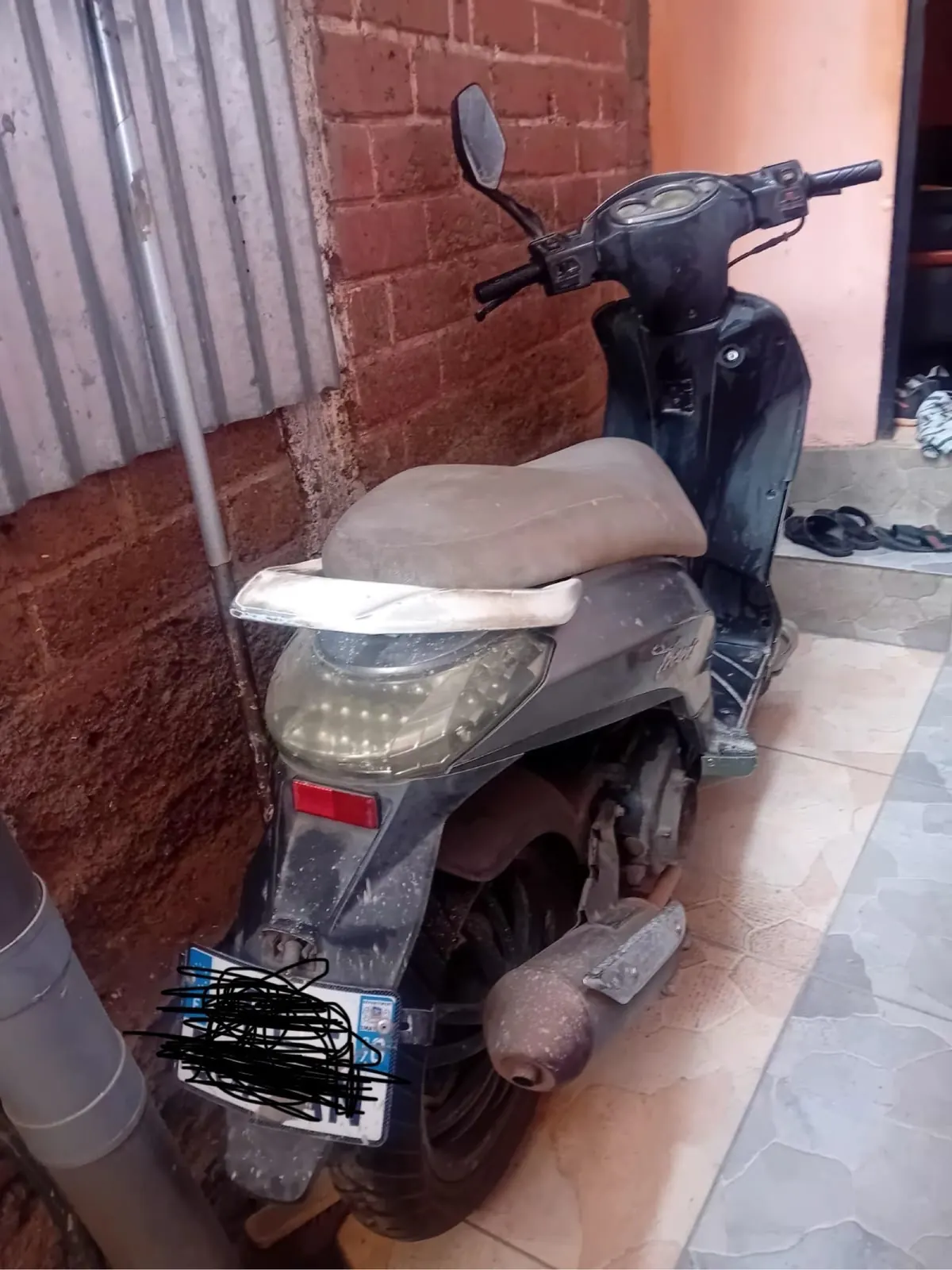 Photo 2/2 — Photo de l'annonce : Scooter 125cc gris – démarre et roule – problème électrique (régulateur) – 600 € — Mamoudzou · Kawéni (Véhicules)
