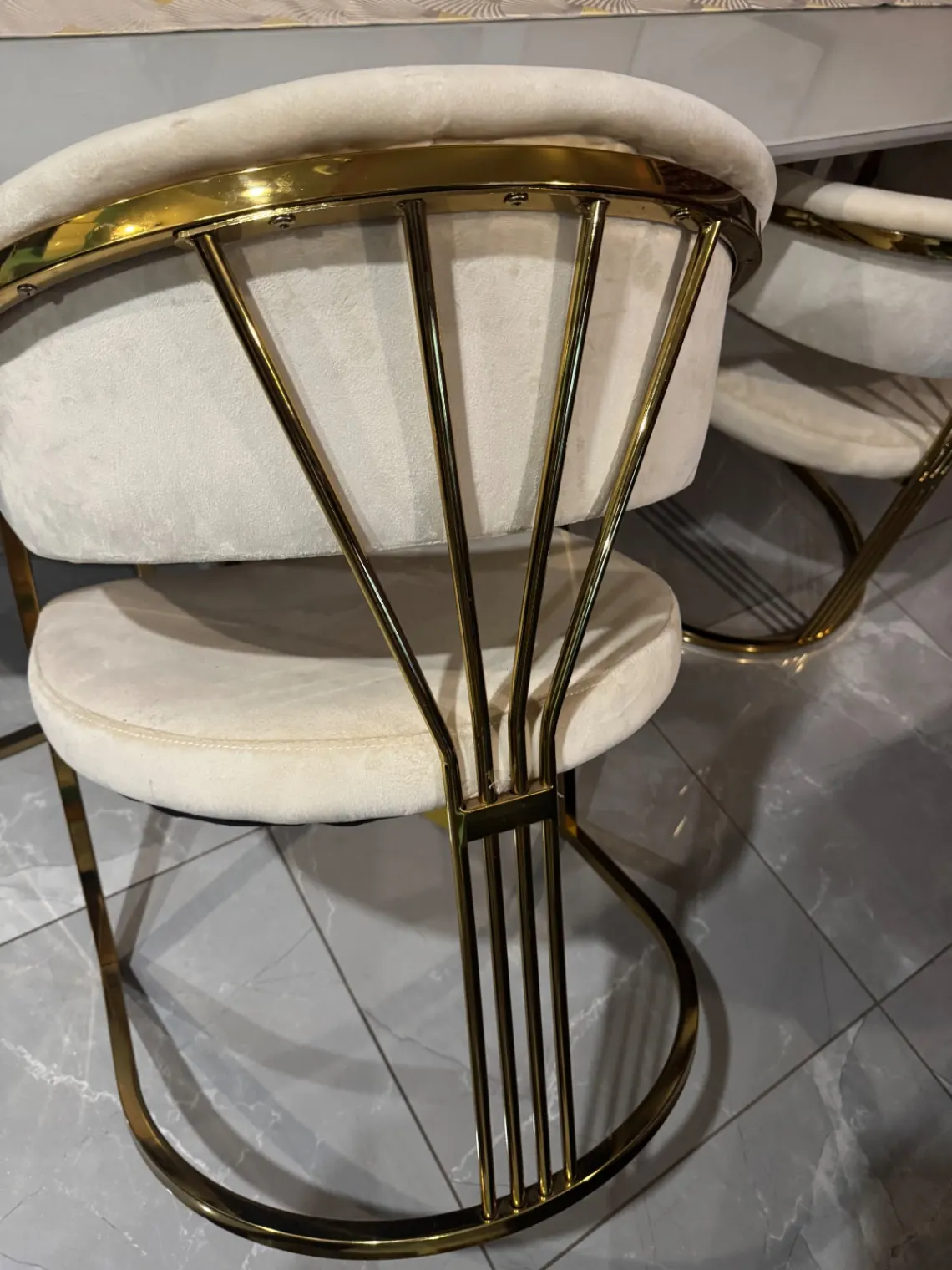 Photo 3/3 — Photo de l'annonce : 6 chaises en velours — Mamoudzou · Kawéni (Maison)