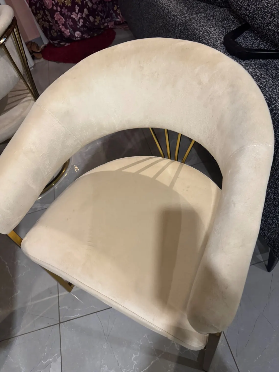 Photo 3/3 — Photo de l'annonce : 6 chaises en velours — Mamoudzou (Maison)
