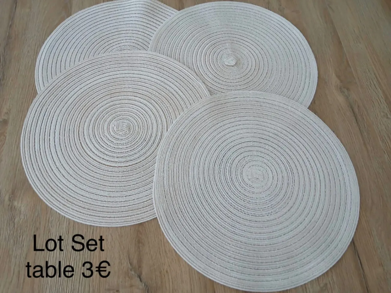 Photo 2/2 — Photo de l'annonce : Lot assiettes et set de tables — Mamoudzou · Centre (Maison)
