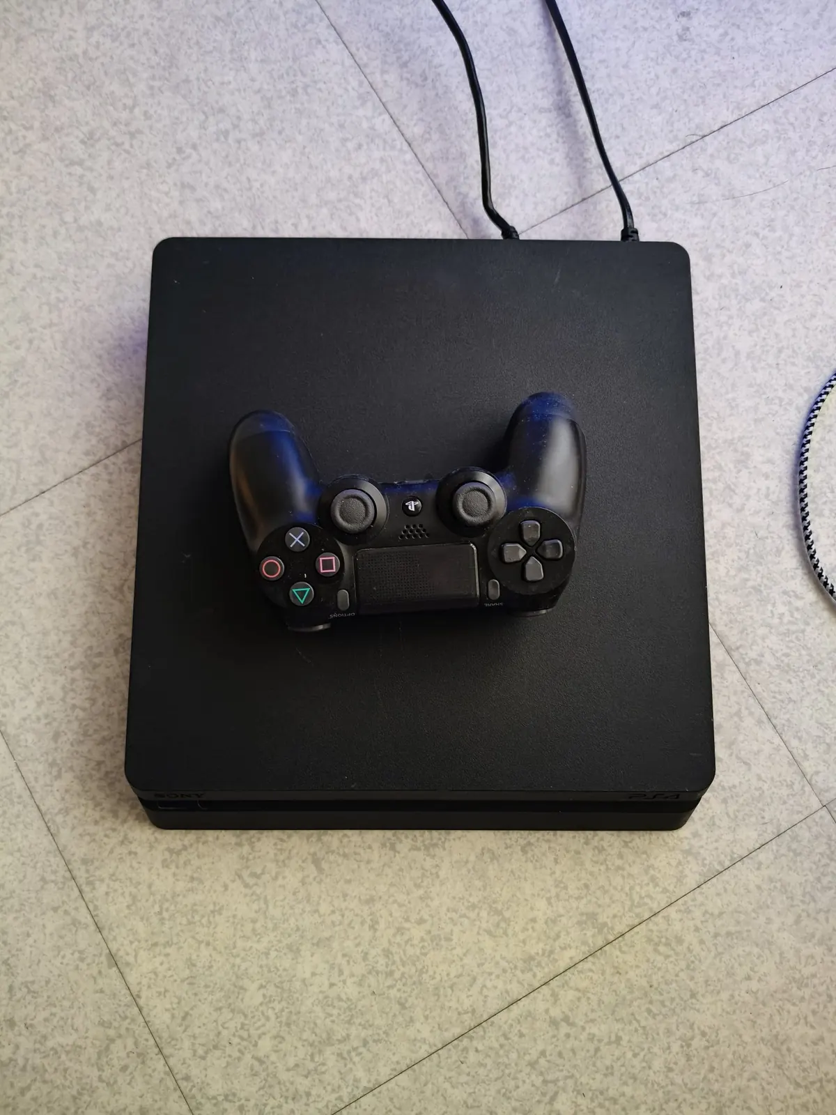Photo 2/3 — Photo de l'annonce : Console PS4 — Mamoudzou · Mtsapéré (Loisirs)