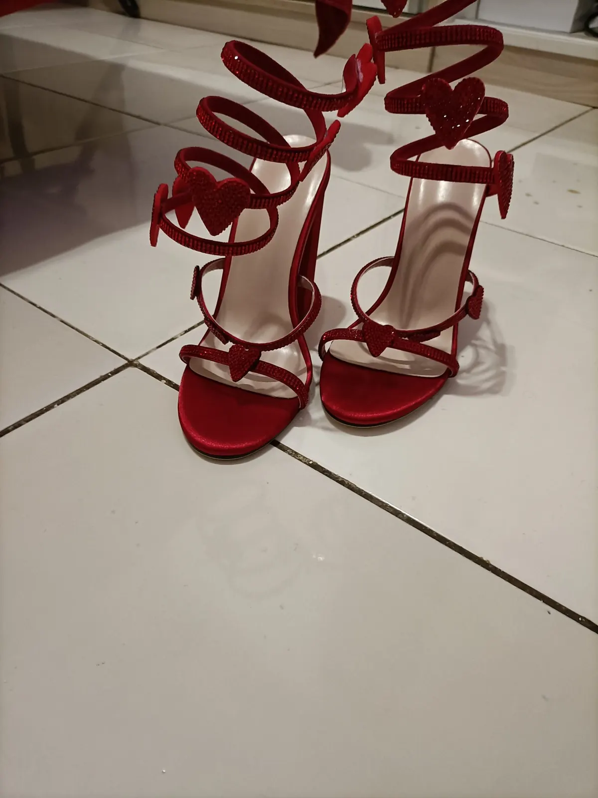 Photo 2/2 — Photo de l'annonce : Chaussures à talons rouges — Chirongui (Mode)