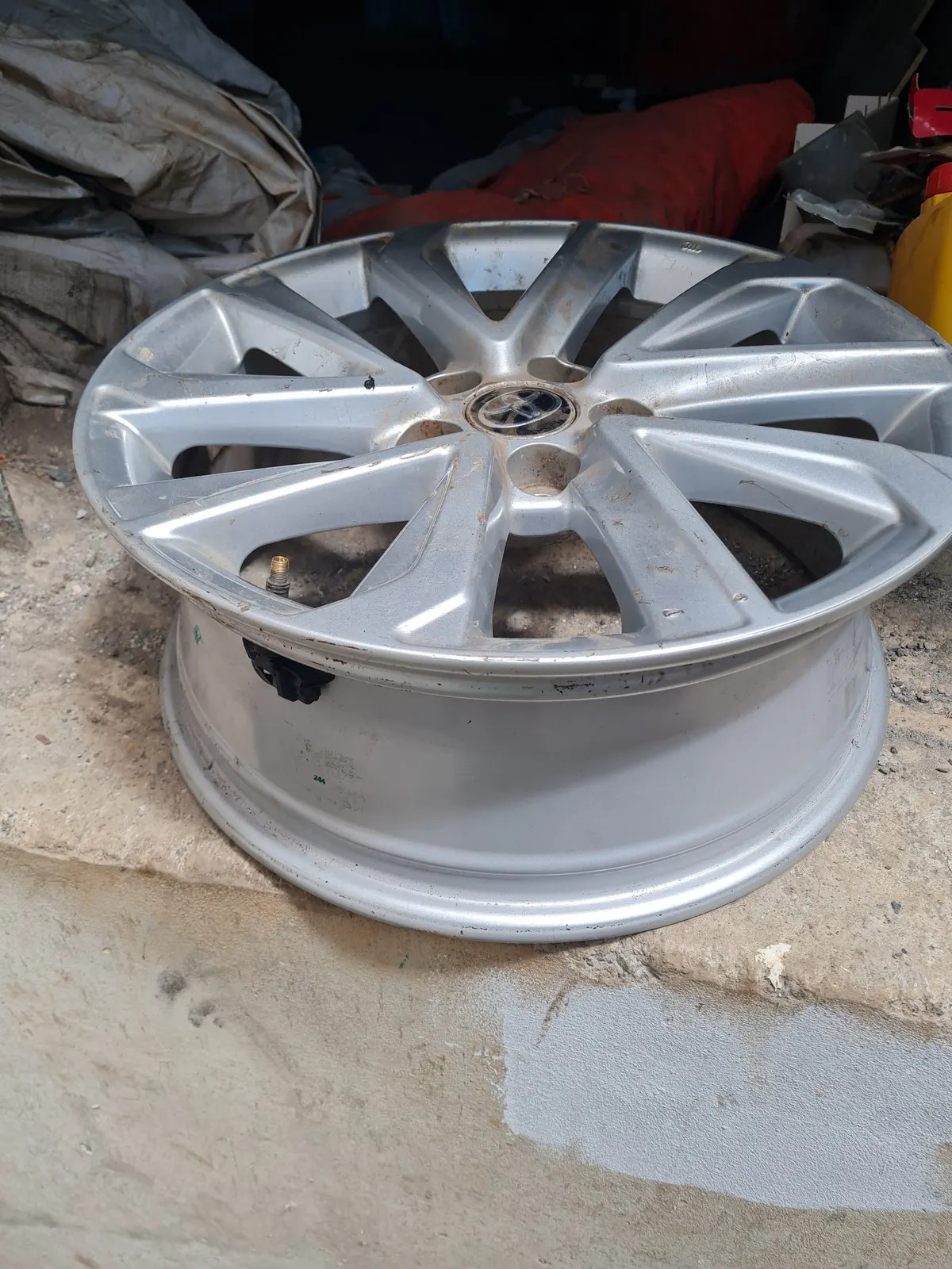 Photo 2/3 — Photo de l'annonce : Jante Toyota origine — Ouangani (Véhicules)