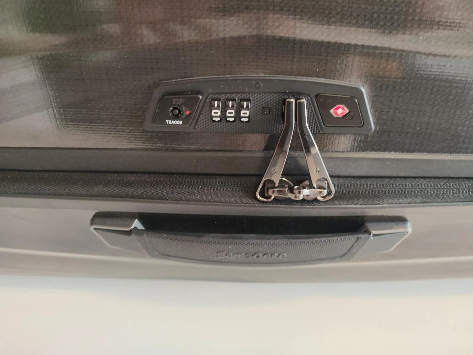 Photo 3/3 — Photo de l'annonce : VALISE SAMSONITE 75 CM 4 ROUES ETAT NEUF — Mamoudzou · Kawéni (Mode)