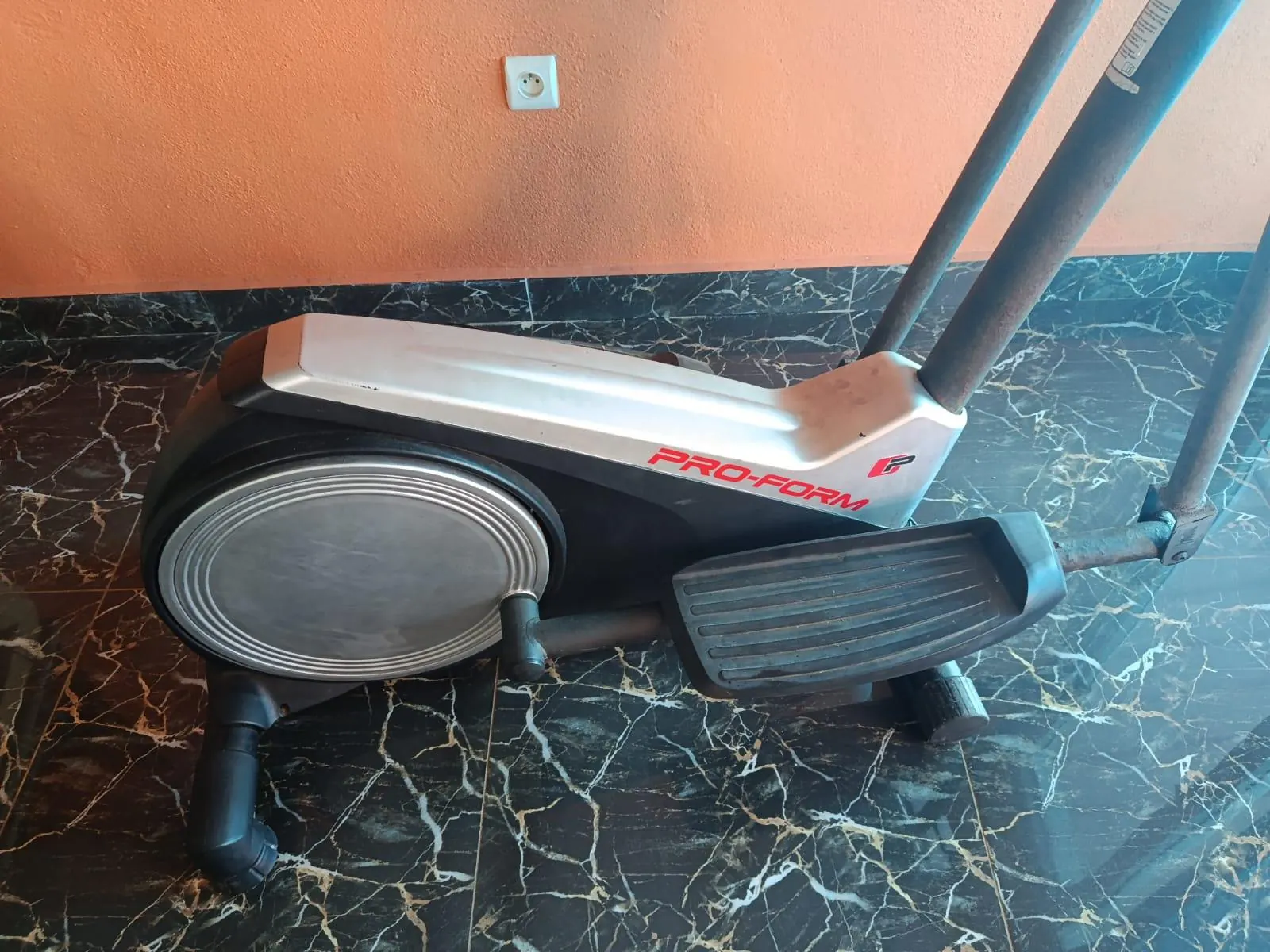 Photo 3/3 — Photo de l'annonce : Vélo elliptique — Chiconi (Loisirs)