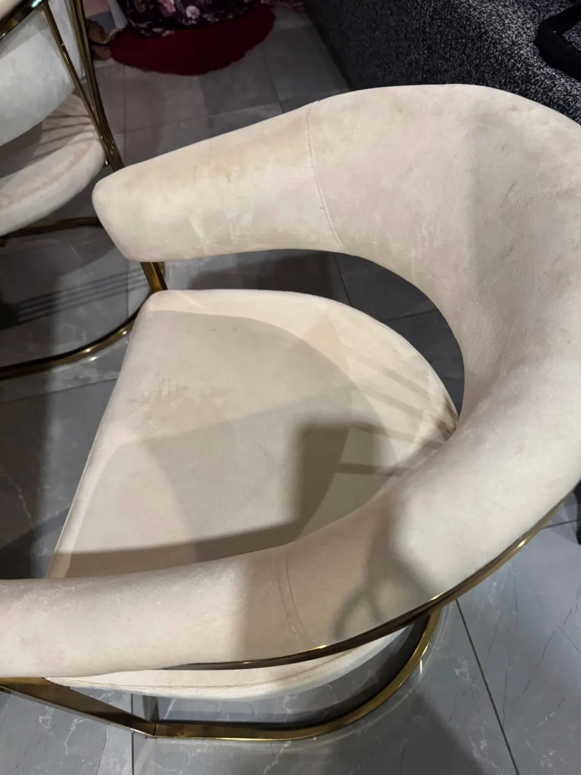Photo 2/3 — Photo de l'annonce : 6 chaises en velours — Mamoudzou · Kawéni (Maison)