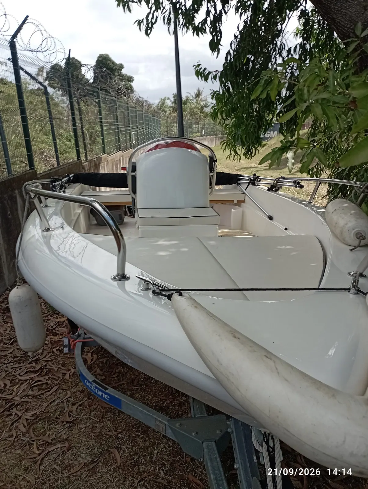Photo 2/3 — Photo de l'annonce : Capelli Cristal Open Sun 450 — Dzaoudzi (Véhicules)
