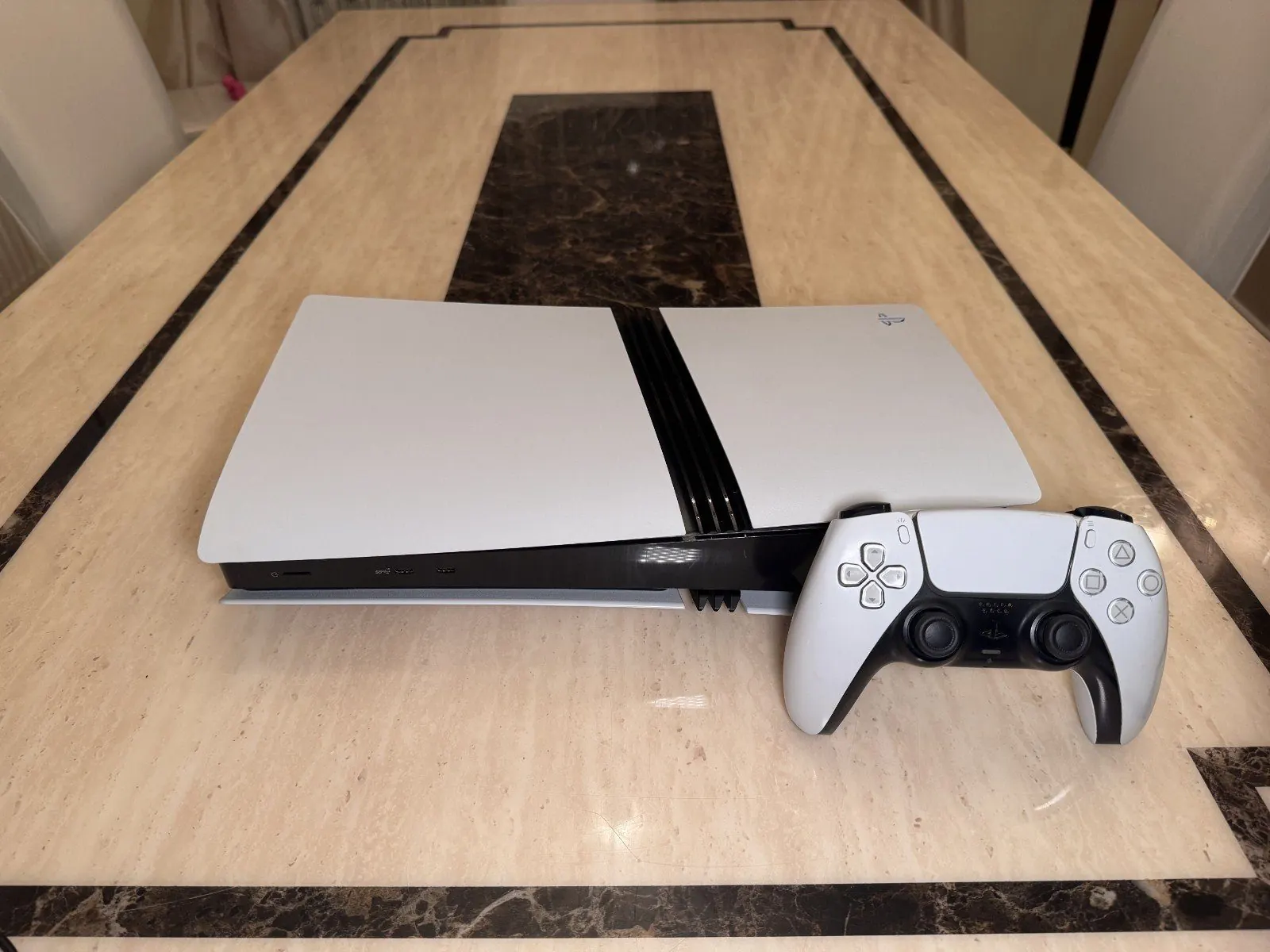 Photo 2/3 — Photo de l'annonce : PlayStation 5 pro 2 To Digital Édition — Mamoudzou · Mtsapéré (Multimédia)