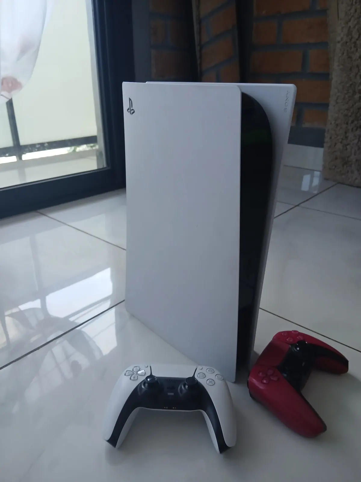 Photo 2/3 — Photo de l'annonce : Une PS5 — Acoua (Multimédia)