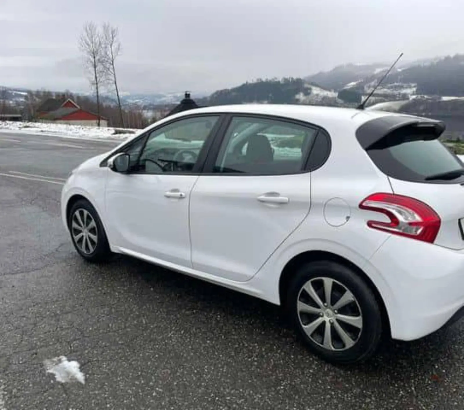 Photo 2/2 — Photo de l'annonce : Peugeot 208. Allure 1.2 — Dzaoudzi · Labattoir (Véhicules)