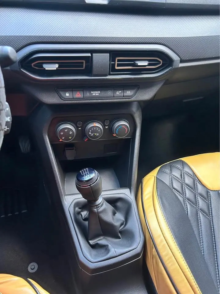 Photo 2/3 — Photo de l'annonce : Dacia Sandero Stepway — Boueni (Véhicules)