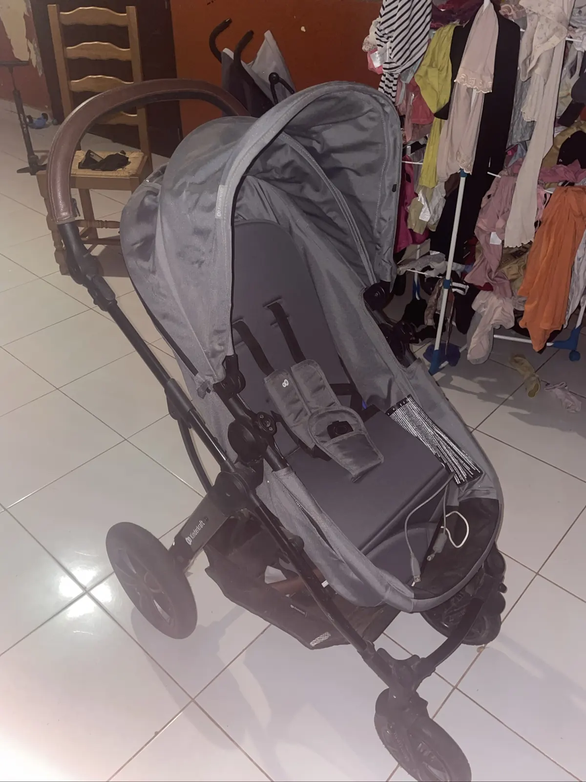 Photo 2/2 — Photo de l'annonce : Poussette Kinderkraft gris/noir – Très bon état — Mtsamboro (Autres)