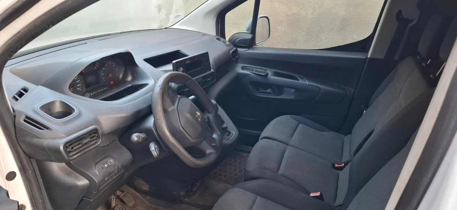 Photo 2/3 — Photo de l'annonce : PEUGEOT PARTNER - FAIBLE KILOMETRAGE — Mamoudzou · Kavani (Véhicules)