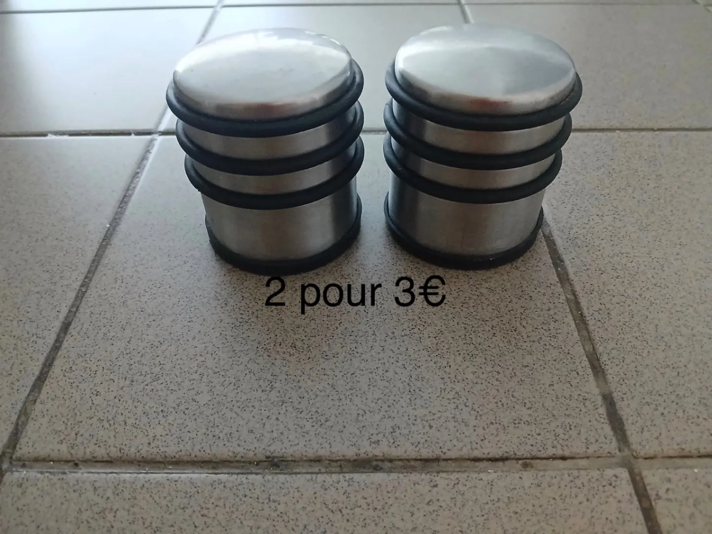 Photo 3/3 — Photo de l'annonce : Miroir suspendu, patère et cale porte — Mamoudzou · Centre (Maison)