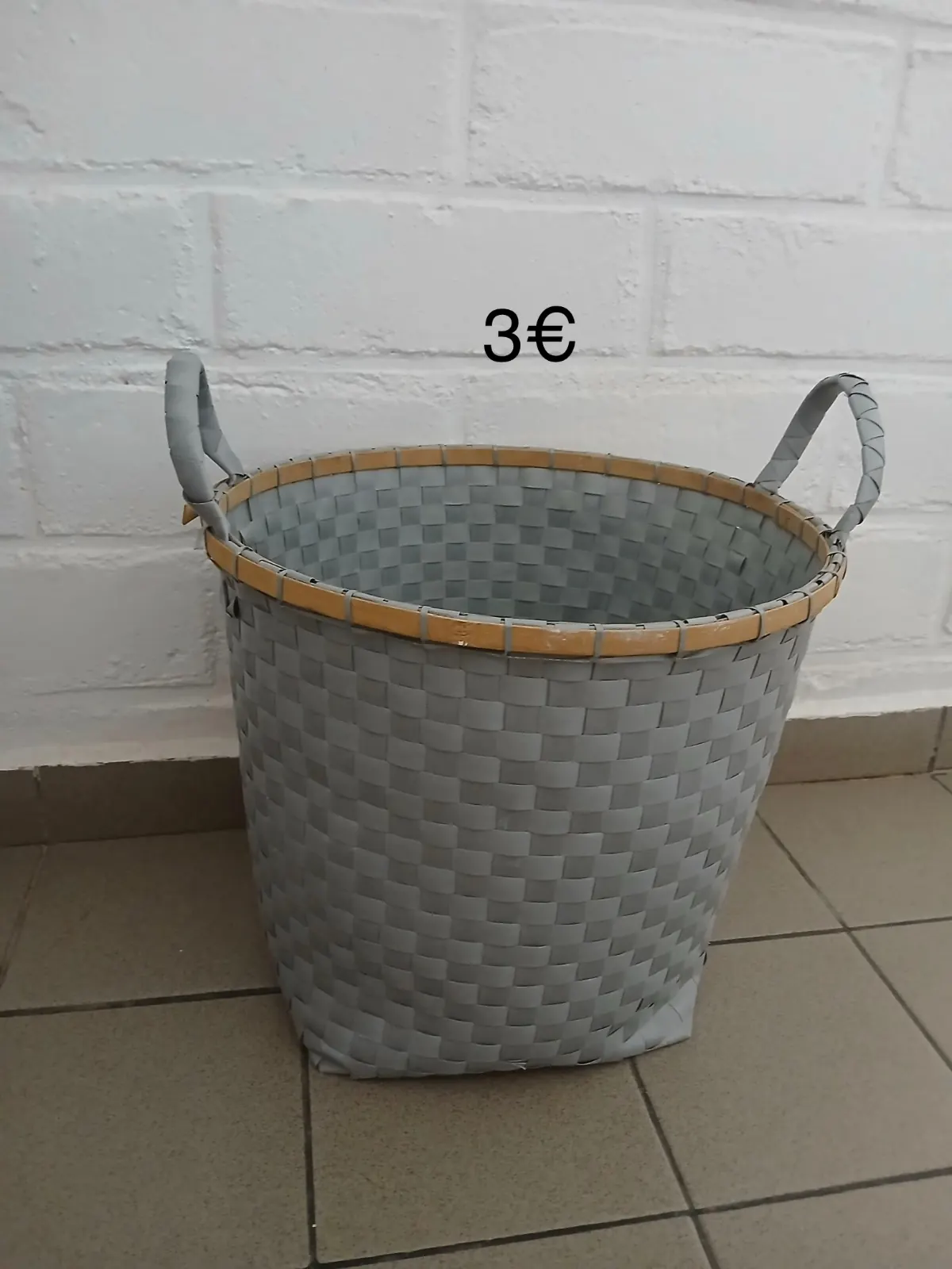 Photo 3/3 — Photo de l'annonce : Escabeau et séchoir linge — Mamoudzou · Centre (Maison)