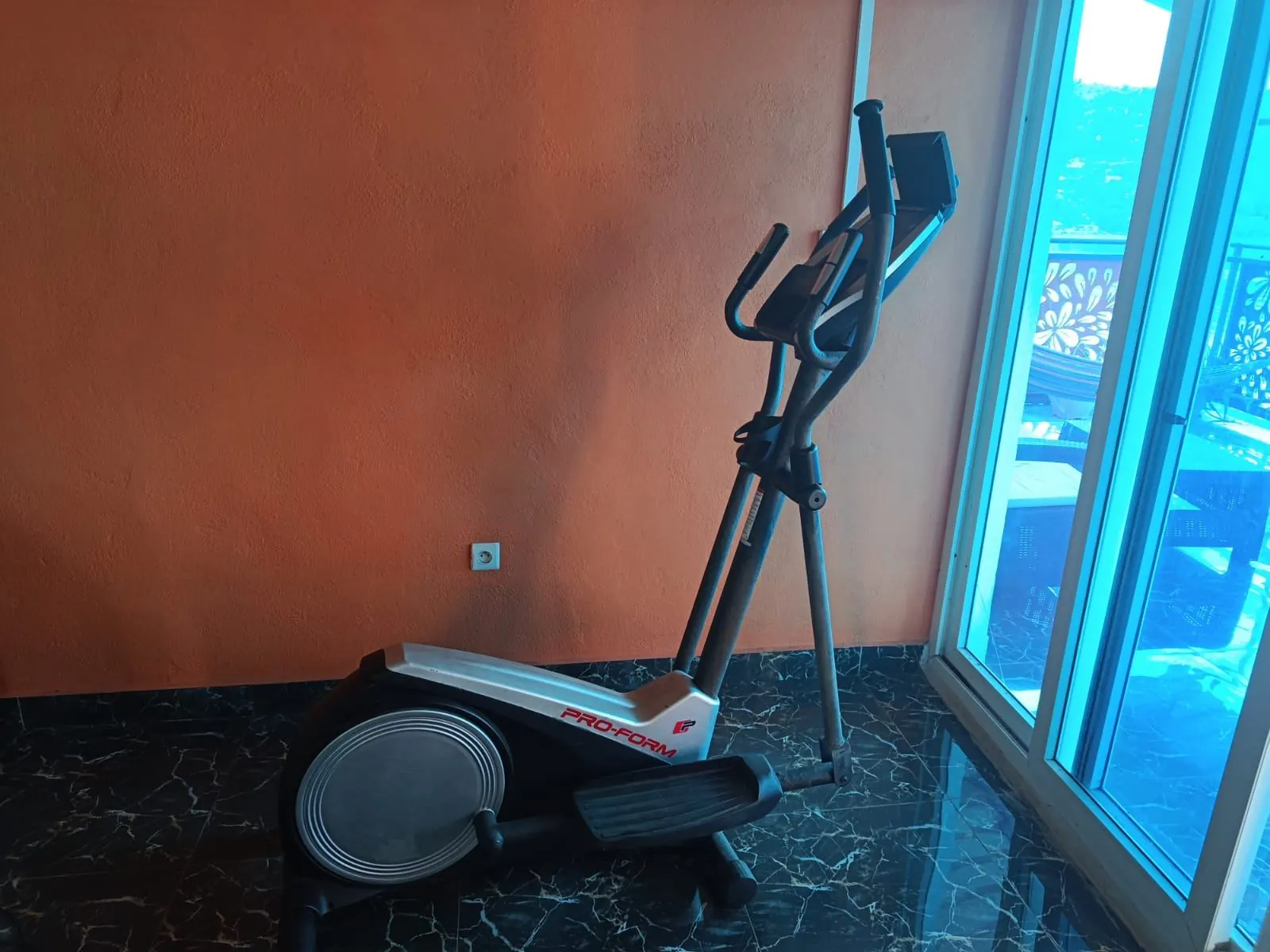 Photo 2/3 — Photo de l'annonce : Vélo elliptique — Chiconi (Loisirs)