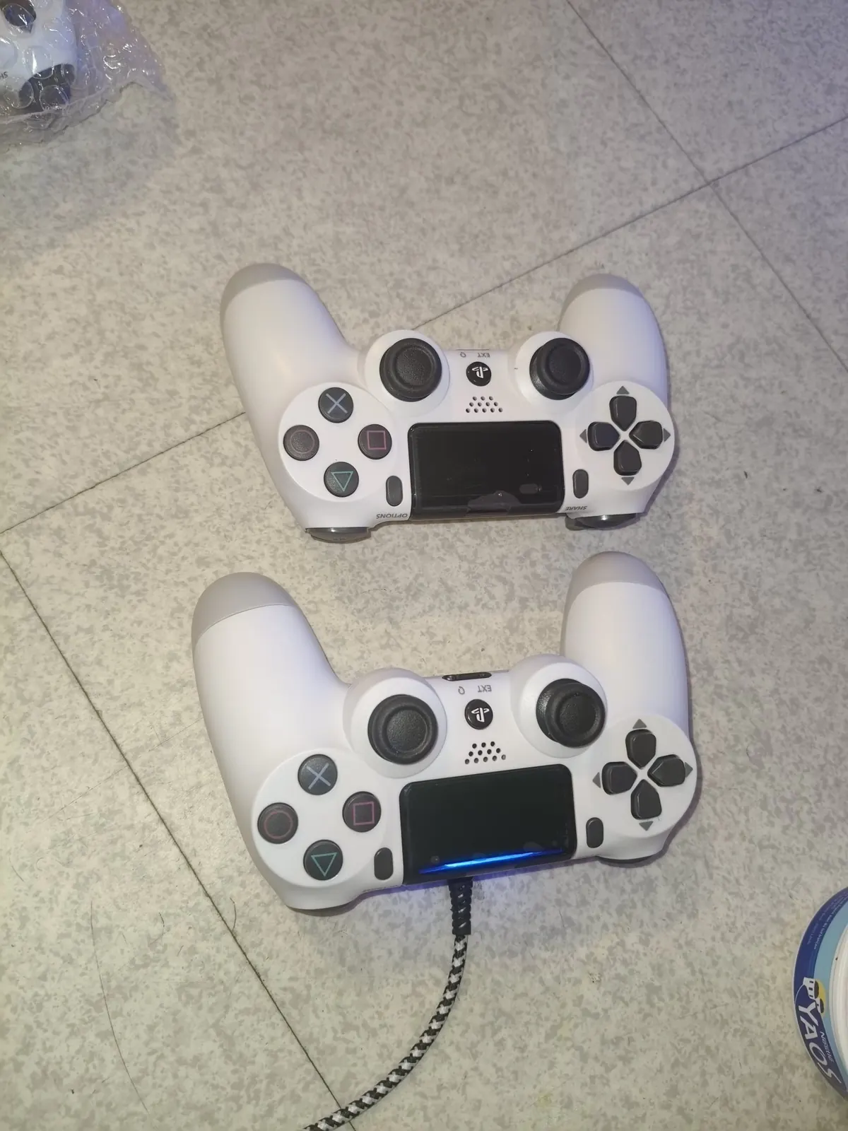 Photo 3/3 — Photo de l'annonce : Manette de PS4 — Mamoudzou · Mtsapéré (Multimédia)